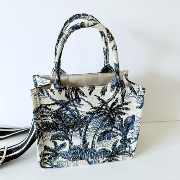 H&M BLUE TOILE SMALL HANDBAG DETACHABLE SHOULDER STRAP
BLUE/PATTERNED - Picture 4 of 16